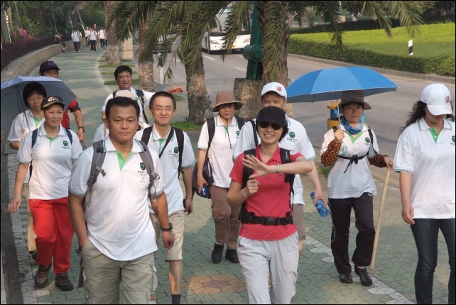 招商地产组队参加深圳百公里徒步体验活动