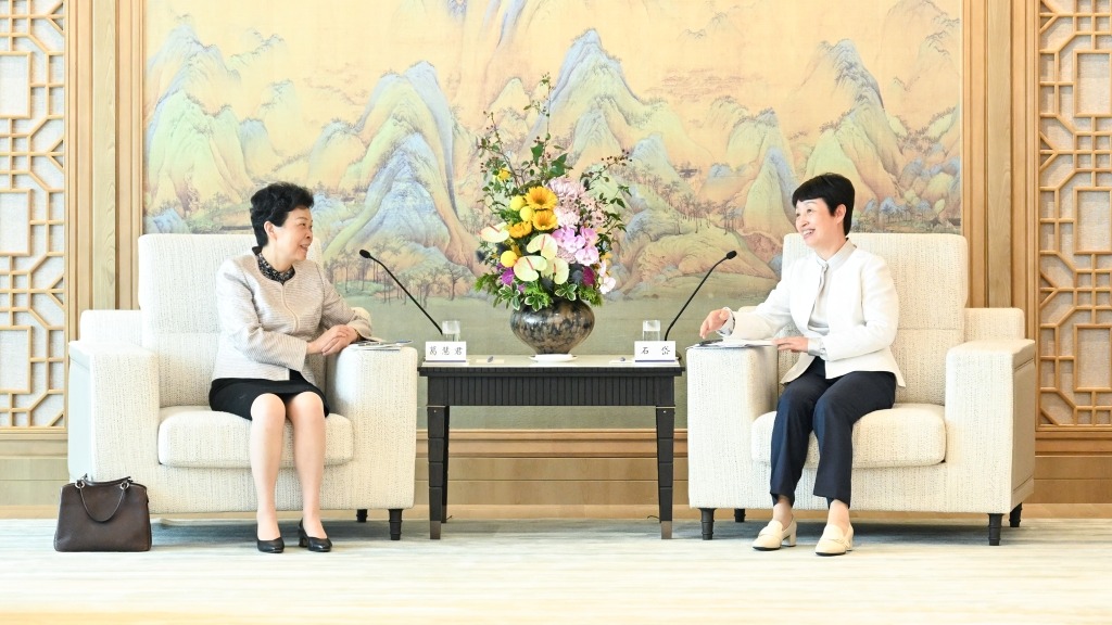石岱会见山东省领导