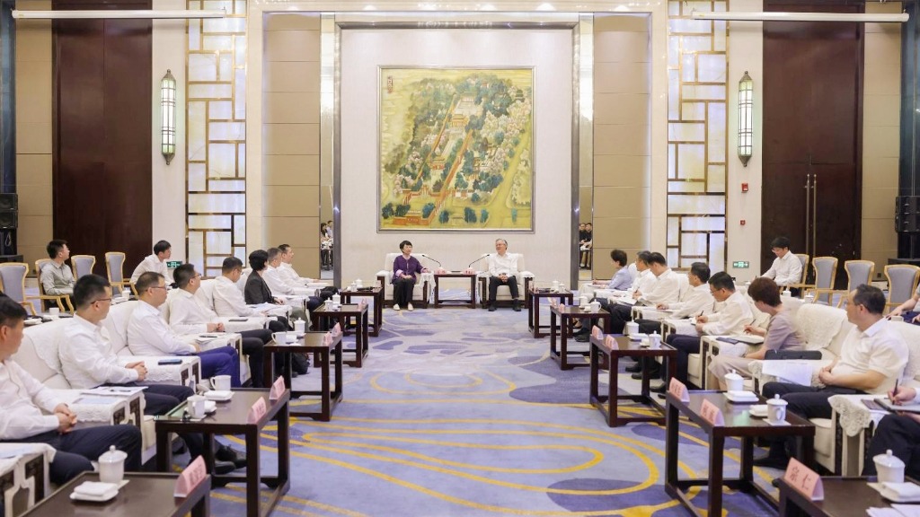 石岱拜会江苏省委常委、南京市委书记周红波并在宁开展业务调研