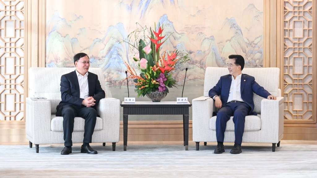 缪建民会见中国海油董事长张传江