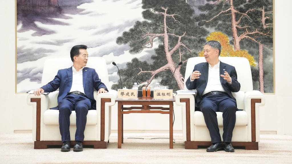 缪建民与中国华能董事长温枢刚总经理钟国东座谈