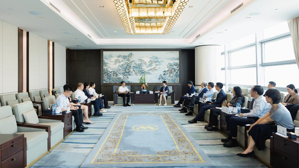 石岱会见中国民航信息集团董事长江波
