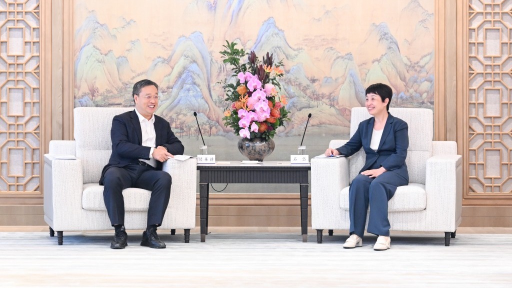 石岱会见中国电气装备总经理闫华锋